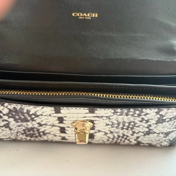 Coach Black with snake skin detail long wallet/clutch can be wear crossbody - Picture 5 of 8